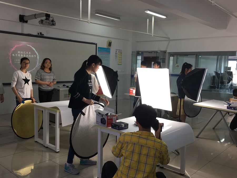 #产品摄影培训# #摄影培训# 电商产品摄影班课堂实训.
