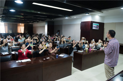 校工会举办摄影知识培训系列活动