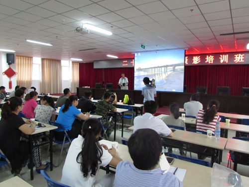 二师二十九团举办新闻摄影培训班 加强新闻宣传能力_新浪新闻